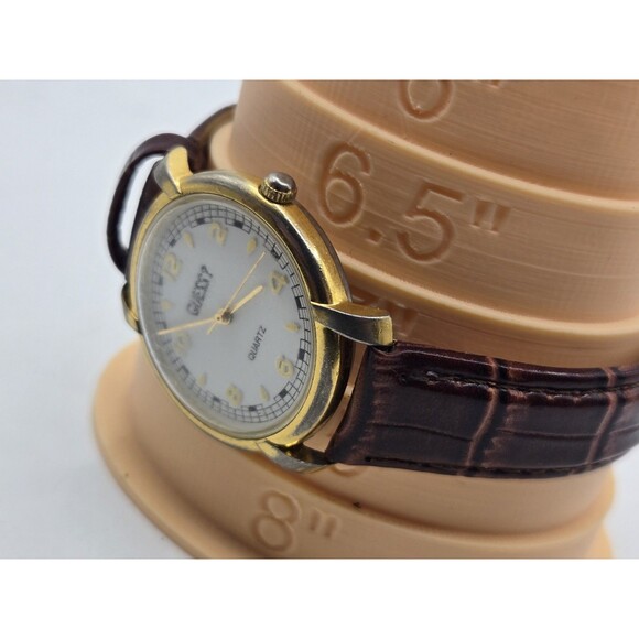 Vintage Guess 1988 Gold Tone Unisex White Dial Watch. New Battery + Band main image 7